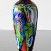 Stor Glasvase på fod - blå med røde/grønne/røde nuancer, 41cm,