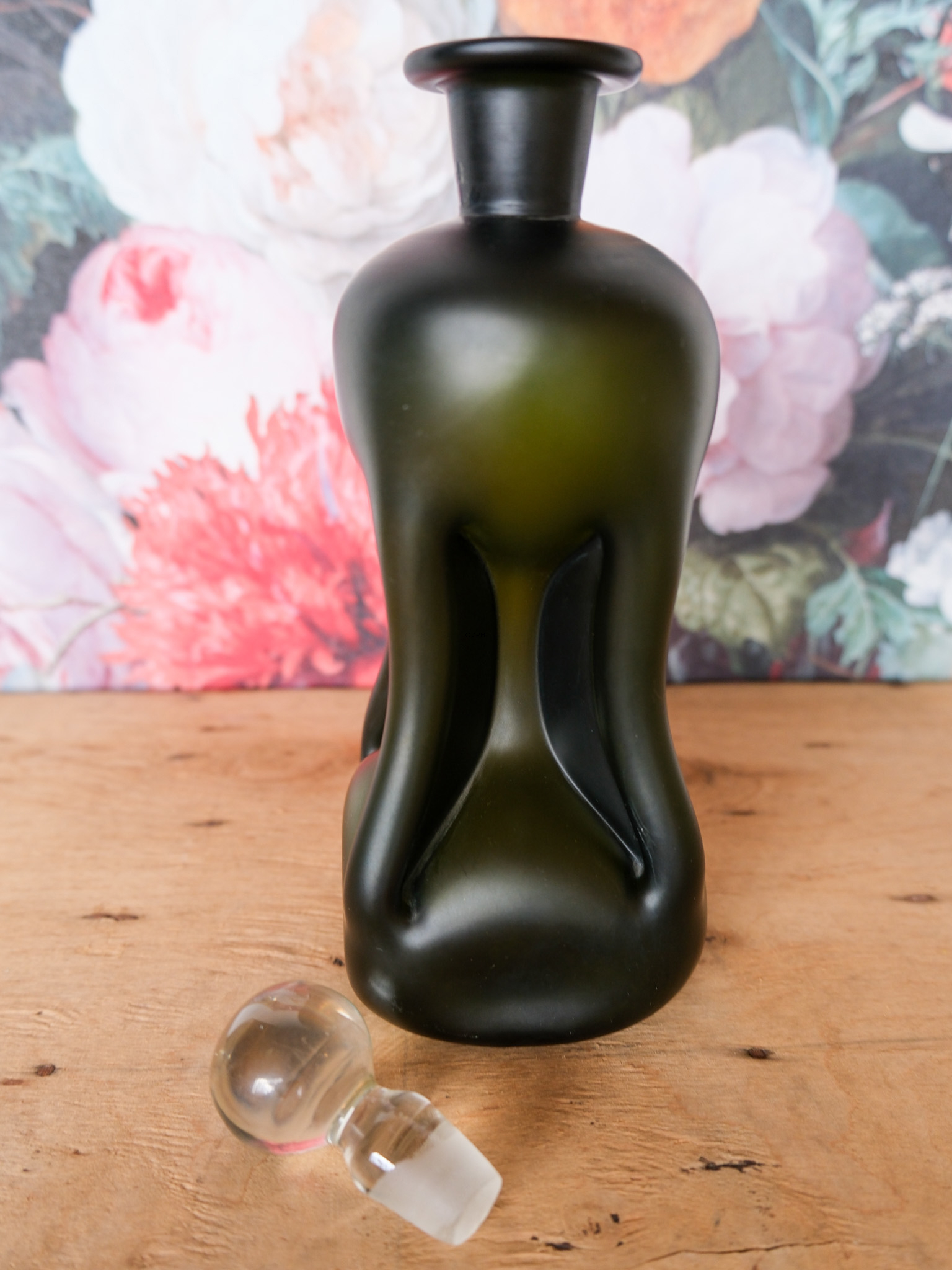 Holmegaard Klukflaske i grøn matteret glas med klar prop 27 cm  - Gammel