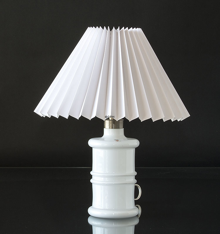 Plissé lampeskærm i hvid chintz stof, sidelængde 21cm