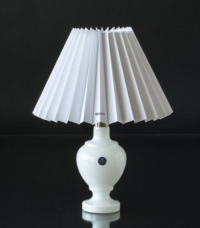 Plissé lampeskærm i hvid chintz stof, sidelængde 18cm