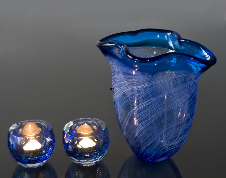 Blå glasvase oval med bølget kant, Mundblæst glasvase,