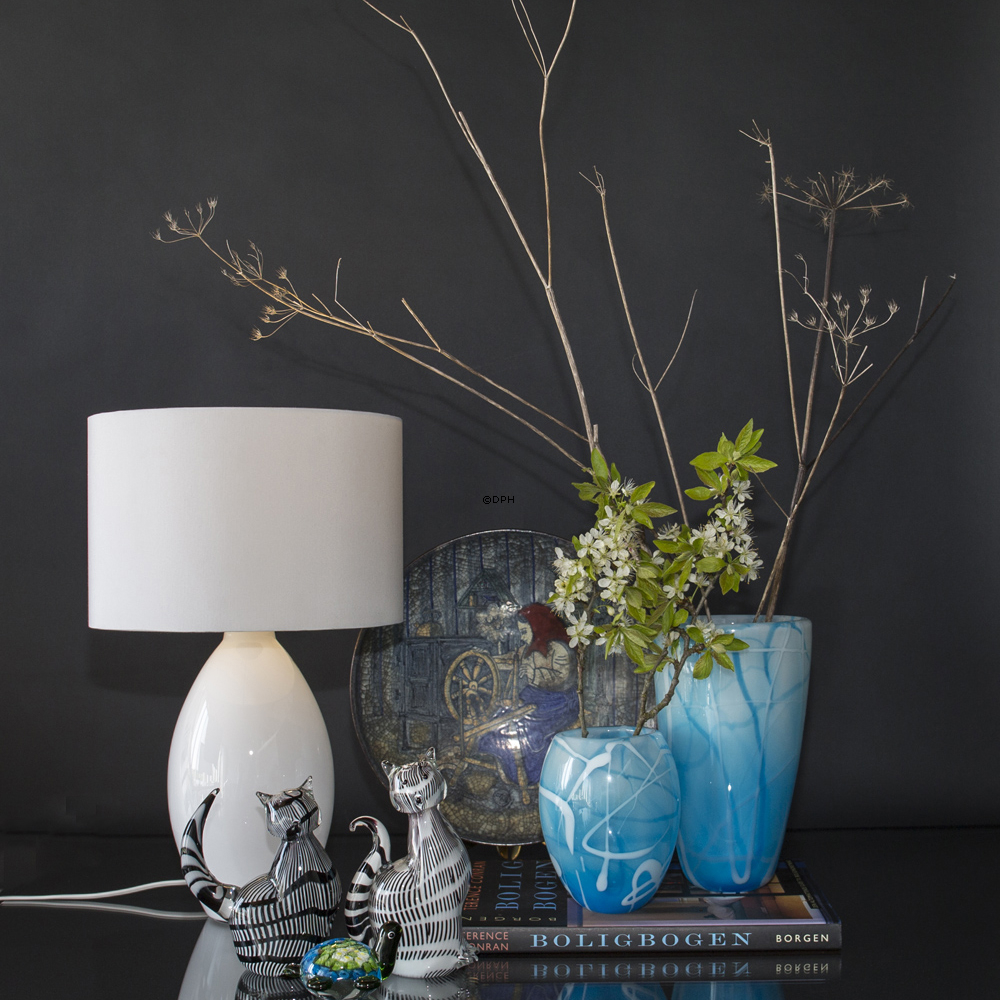 Glasvase til stor buket, høj model i blå og hvide nuancer, glaskunst,