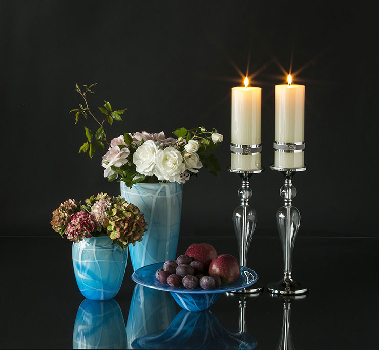 Glasvase til stor buket, høj model i blå og hvide nuancer, glaskunst,