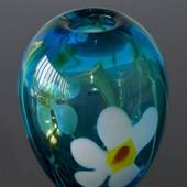 Stor rund glasvase - blå med blomstermotiv, Mundblæst glaskunst, 