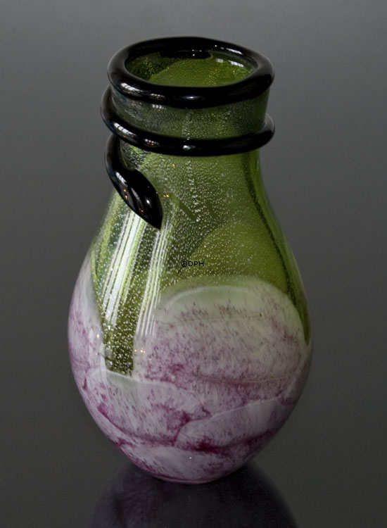 Stor glasvase - grøn med rosa samt slangedekoration, Mundblæst glaskunst,