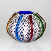 Kuglerund Glasvase, Opal med dokoration 22x17cm, Mundblæst glaskunst, 