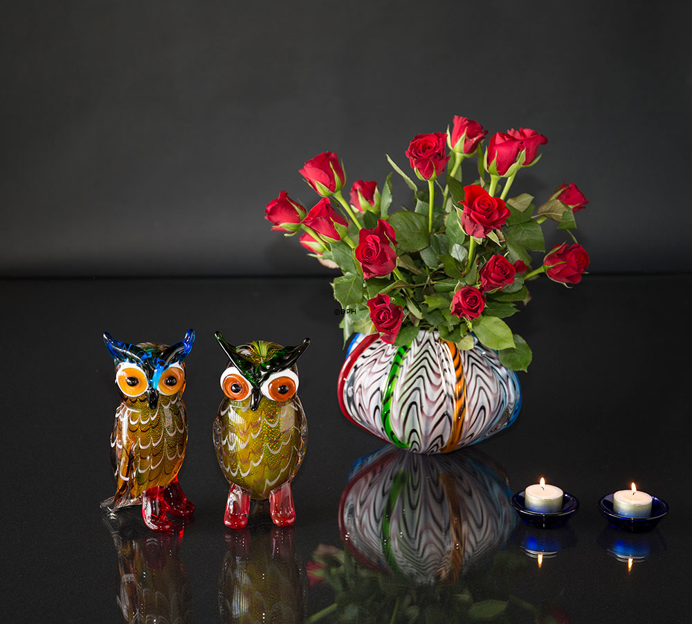 Kuglerund Glasvase, Opal med dokoration 22x17cm, Mundblæst glaskunst,