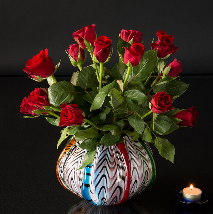 Kuglerund Glasvase, Opal med dokoration 22x17cm, Mundblæst glaskunst,