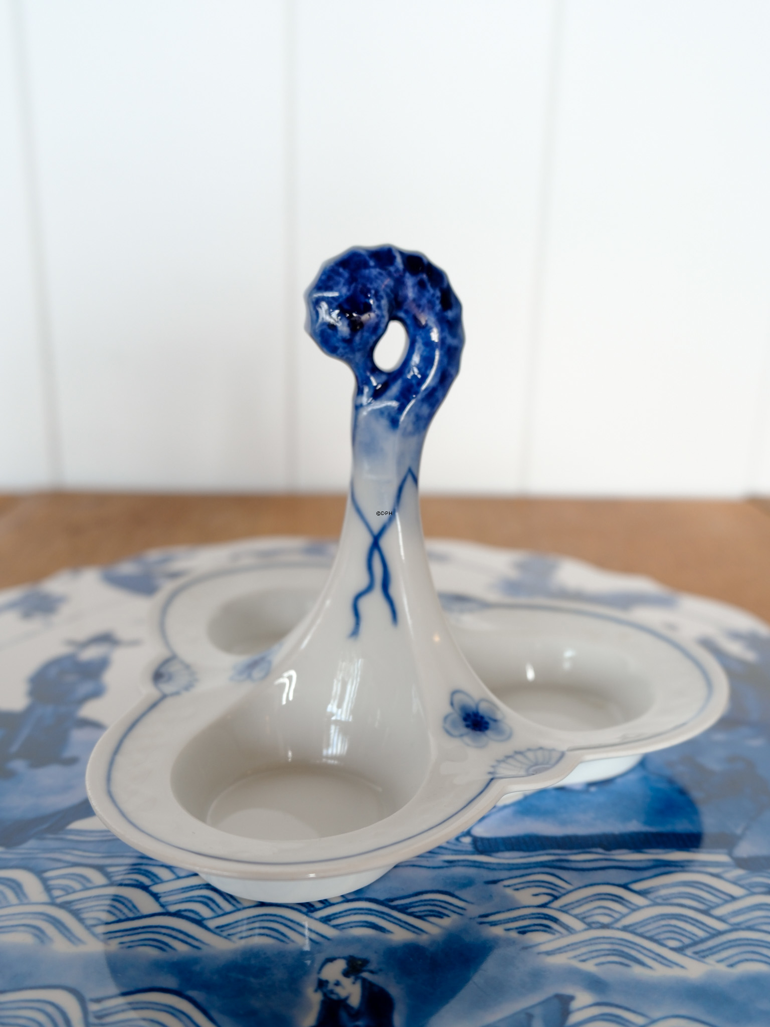 Empire holder til salt, peper og sennep (Plat de ménage nr. 52), Bing & Grøndahl