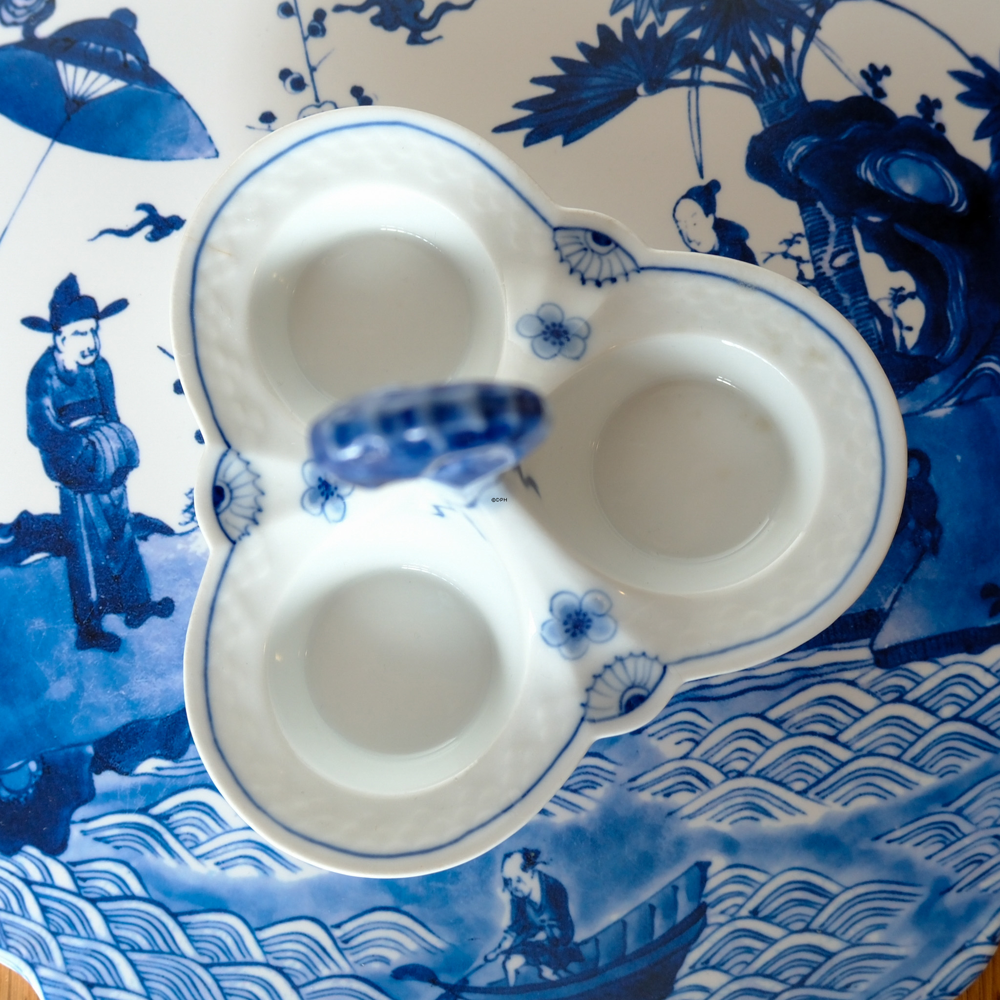 Empire holder til salt, peper og sennep (Plat de ménage nr. 52), Bing & Grøndahl