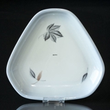 Leaves triangular cake dish 24cm, Bing & Grondahl No. 40