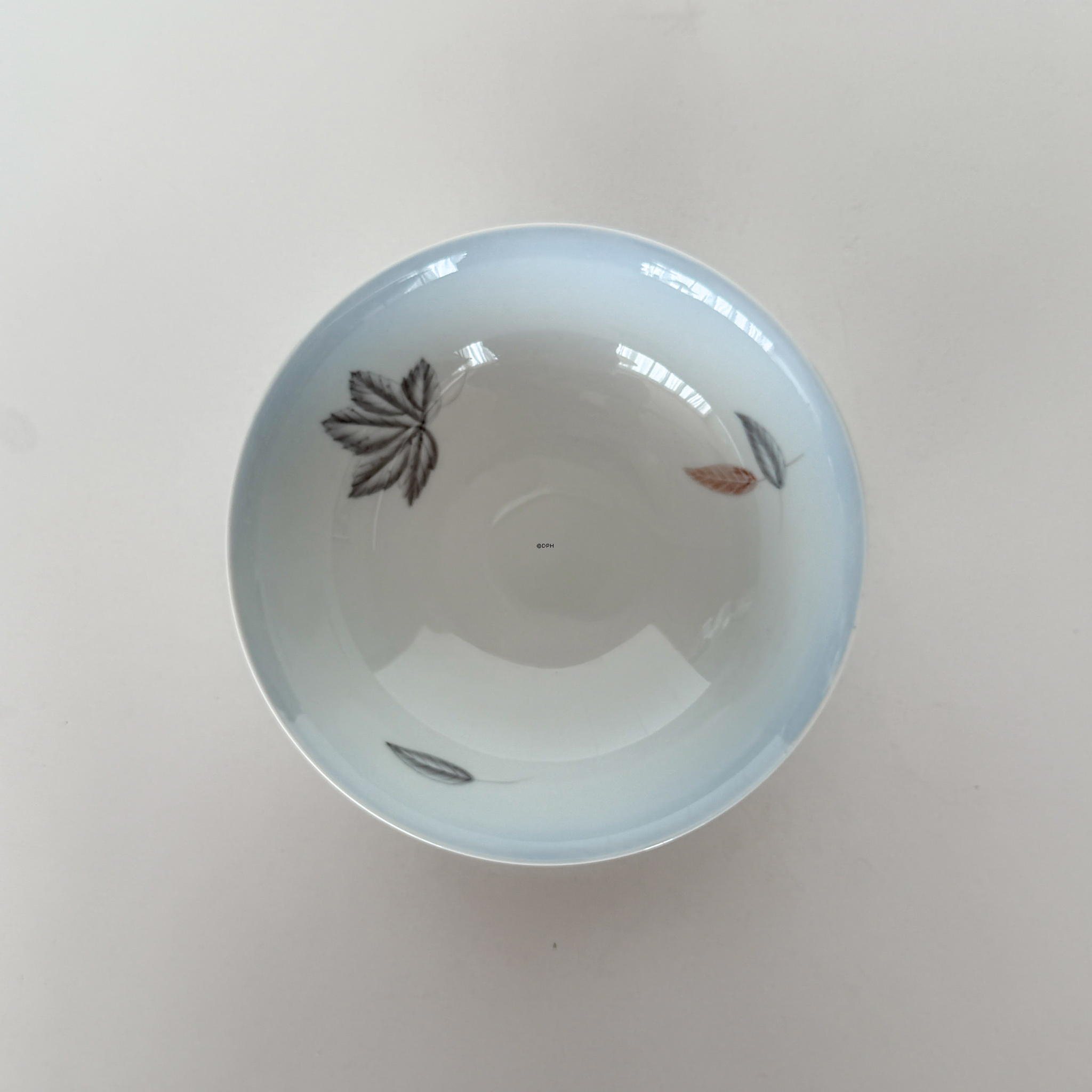 Løvfald lille rund ymerskål 16 cm, Bing & Grøndahl nr. 45