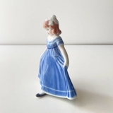 MINI Dansende pige med blå kjole, mini, Pige stående med udbredt blå kjole, Royal Copenhagen figur nr. 084