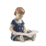 Else læser, mini, Pige siddende med bog, Royal Copenhagen figur nr. 089