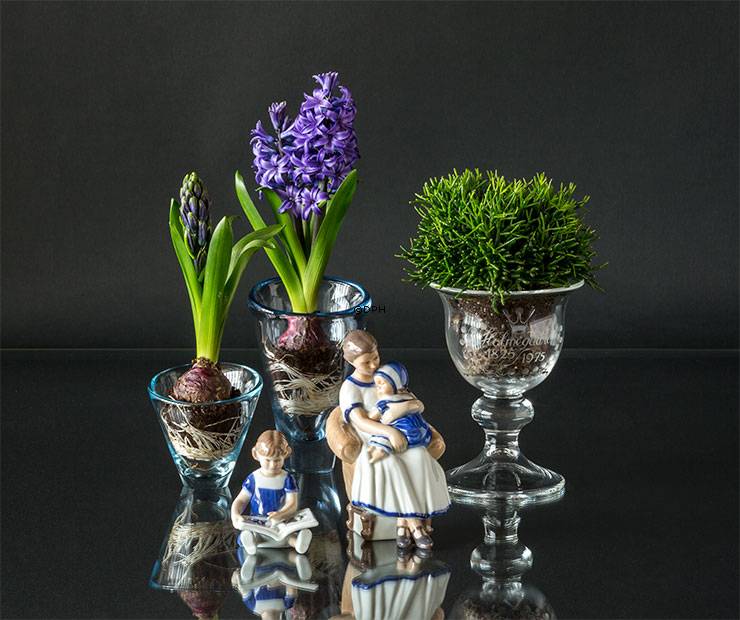 Else læser, mini, Pige siddende med bog, Royal Copenhagen figur nr. 089