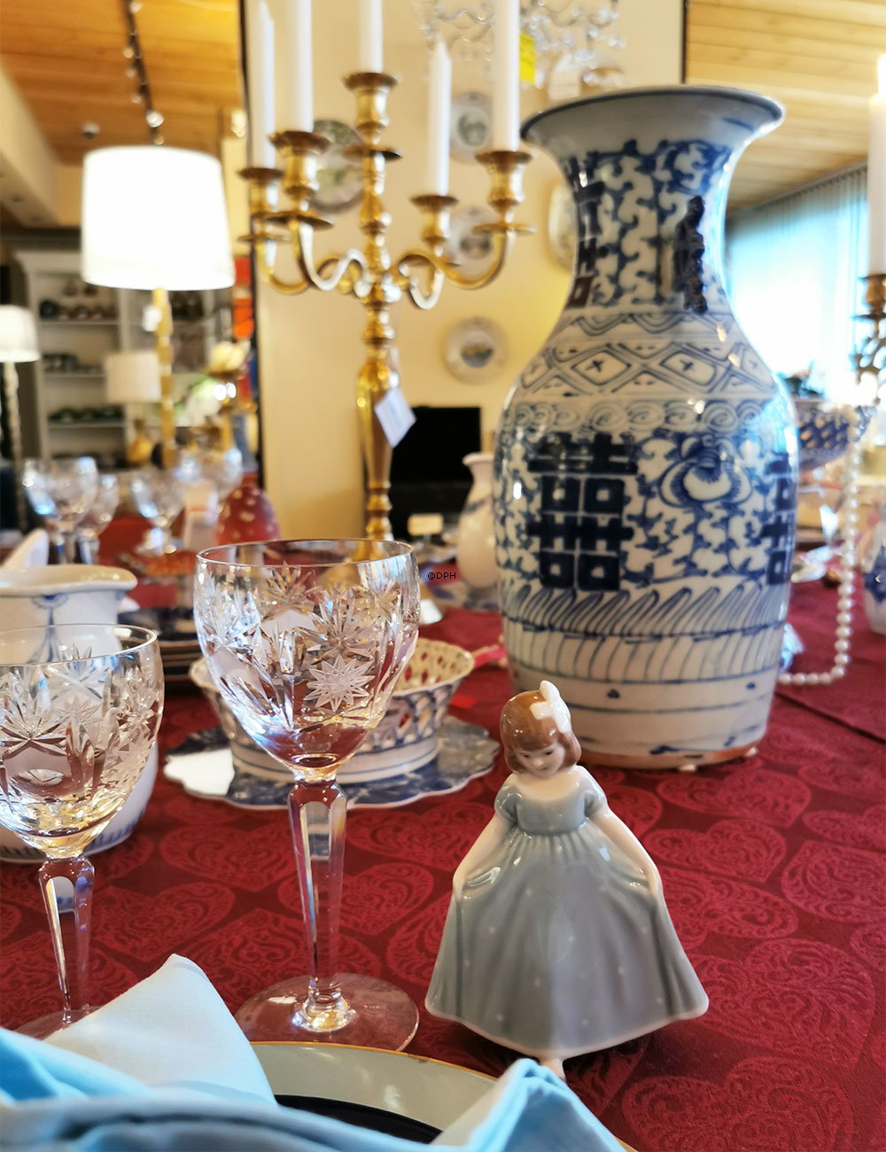 MINI Dansende pige med tyrkis kjole, mini, Pige stående med udbredt kjole, Royal Copenhagen figur nr. 100