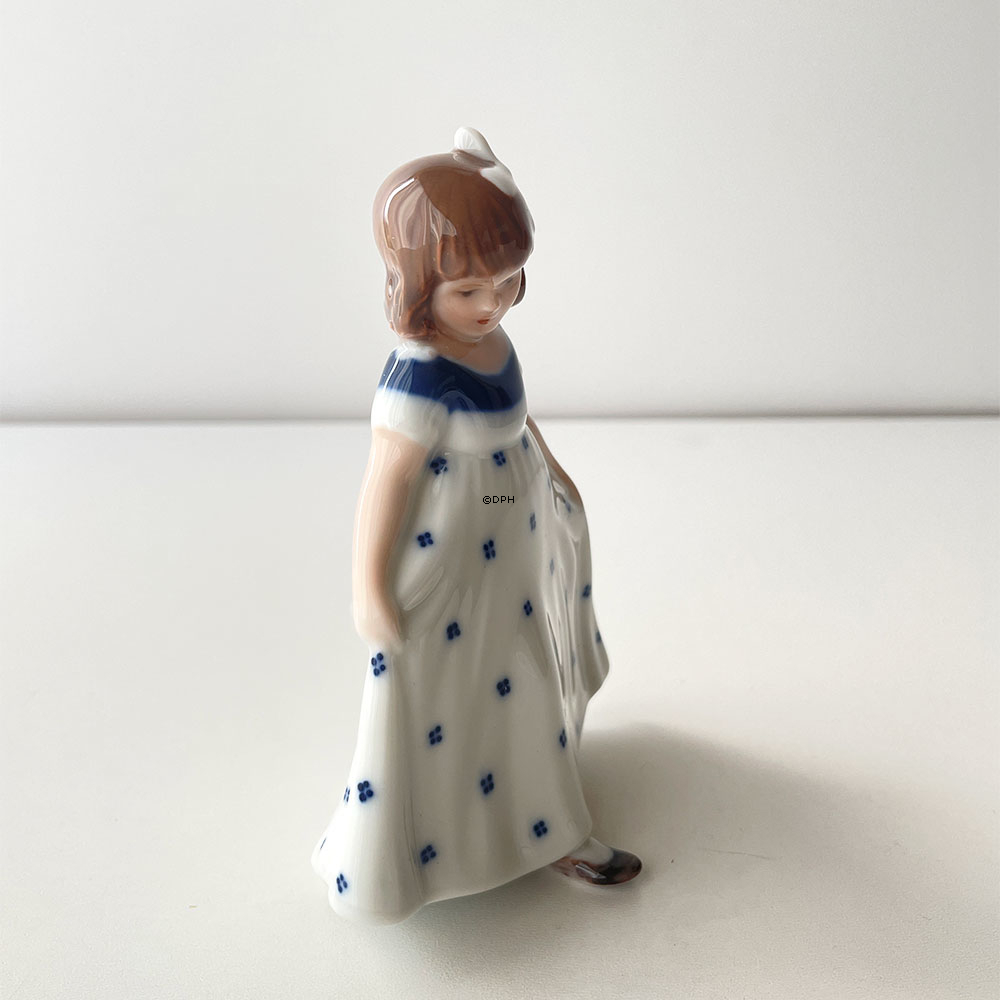 MINI Dansende pige med hvid kjole med blåt mønster, mini, Royal Copenhagen figur nr.101