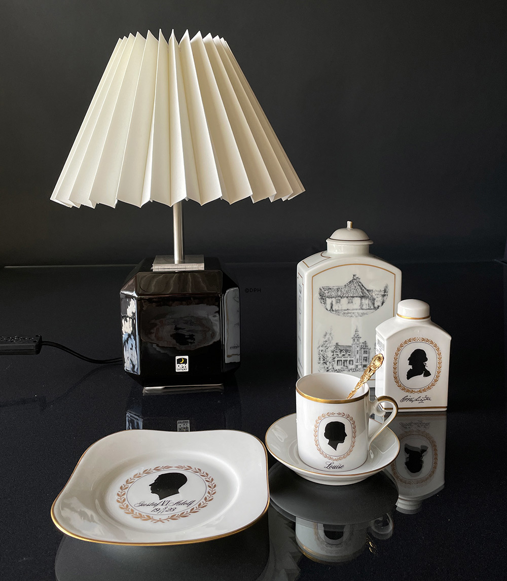 Plissé lampeskærm i off white chintz stof, sidelængde 18cm