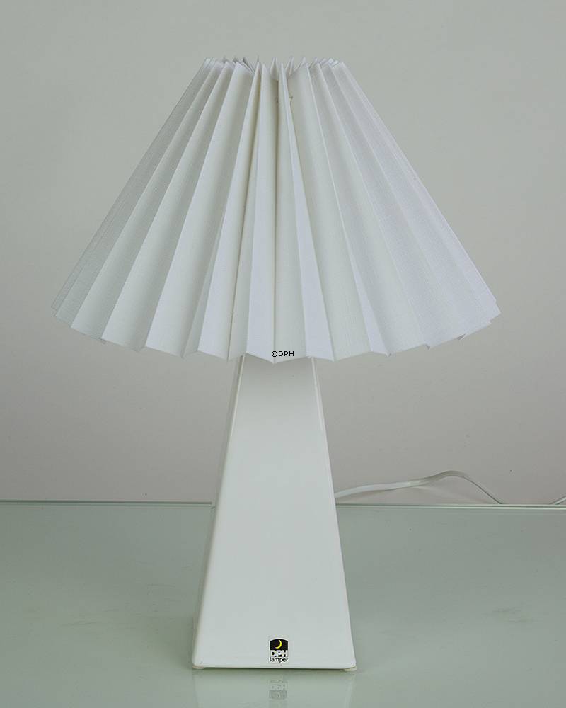 Plissé lampeskærm i hvid chintz stof, sidelængde 18cm