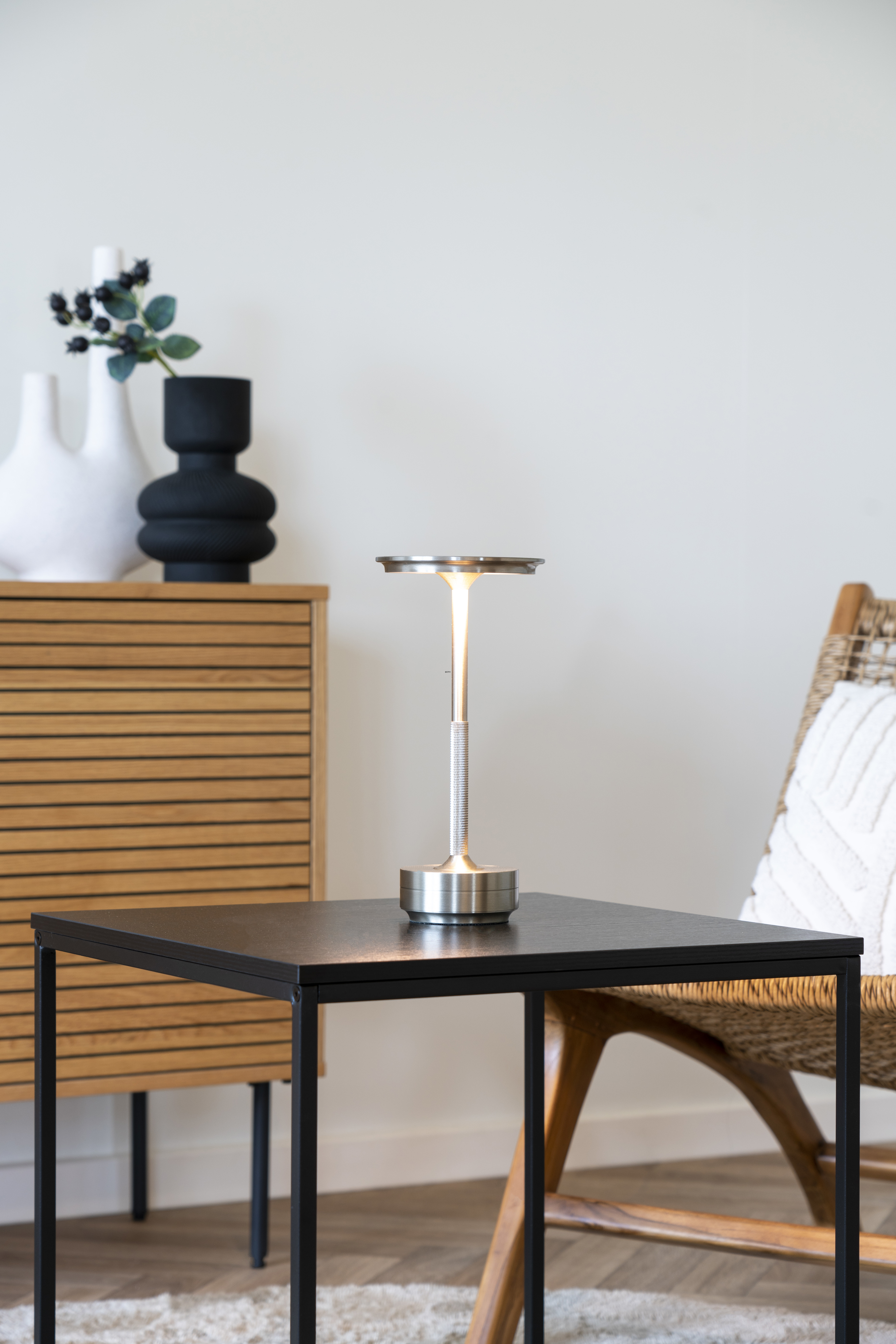 LED bordlampe i sølv, genopladelig