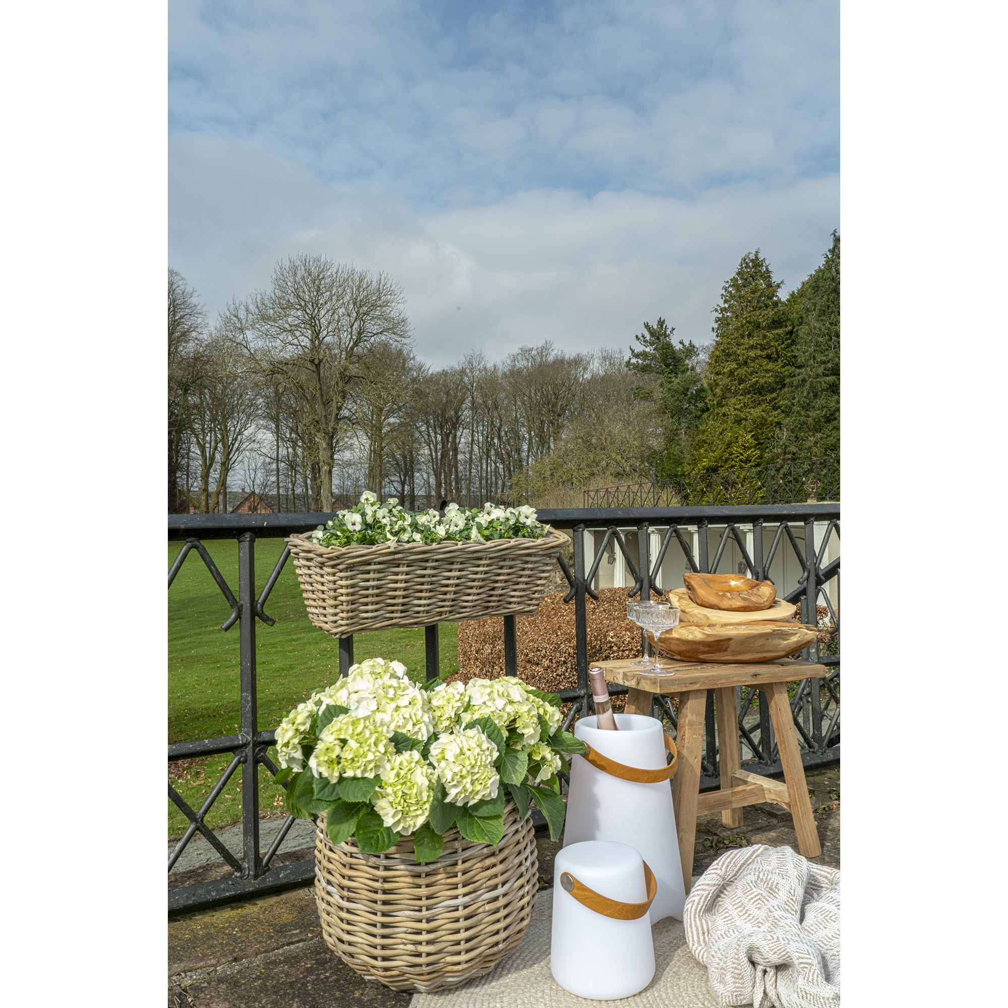 Bristol LED Lampe i hvid med læderstrop, genopladelig