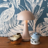 Liss LED Bordlampe i sand, genopladlig