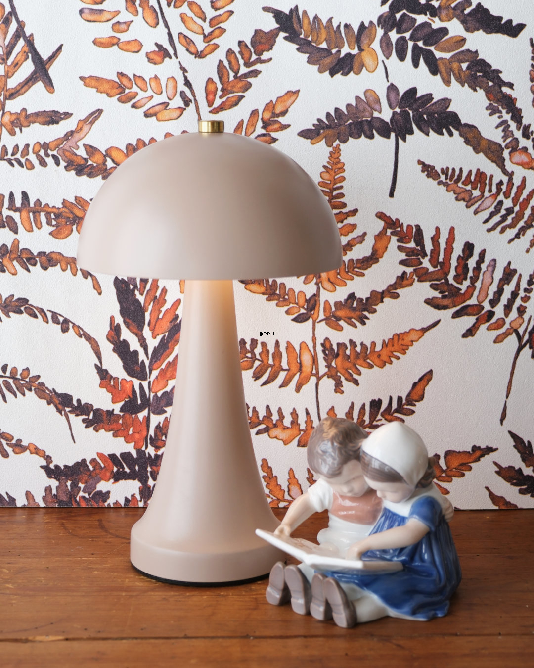 Liss LED Bordlampe i sand, genopladlig