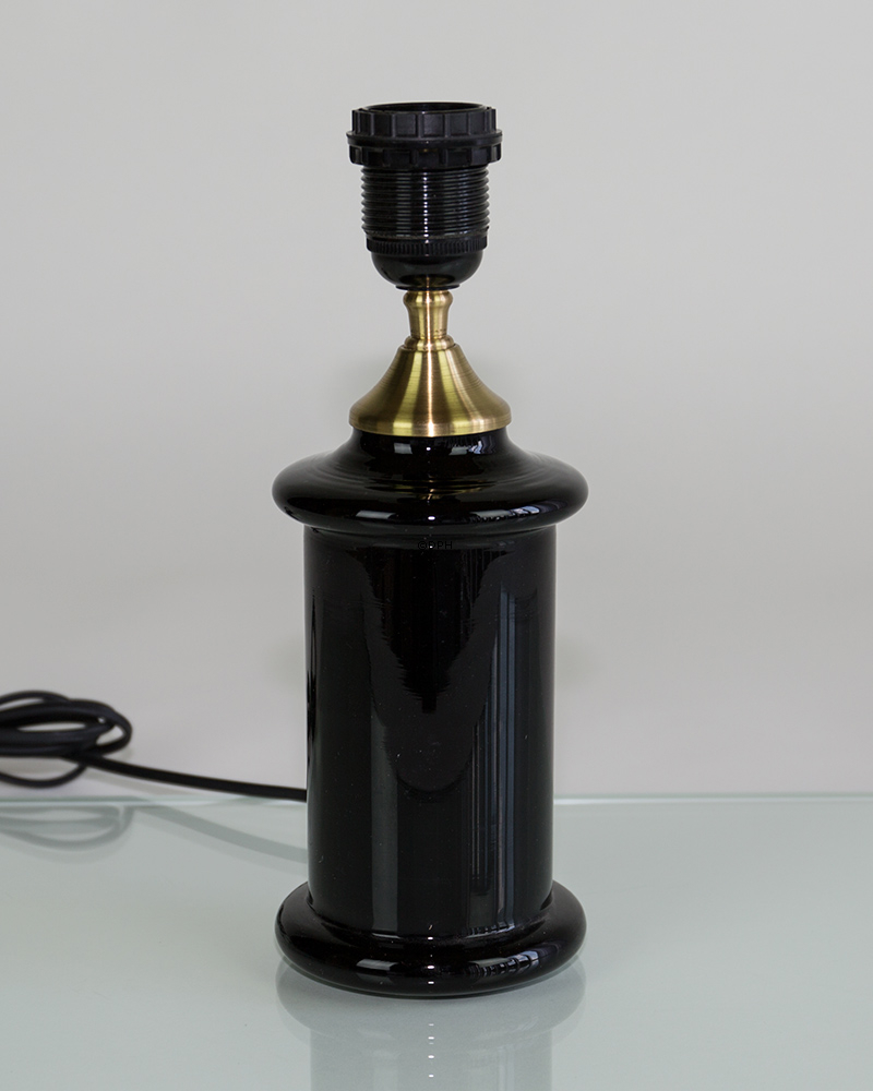 Sort bordlampe i glas med messing montering (Ligner Holmegaard apoteker)