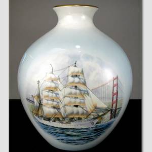 Windjammer vase, med motiv nr. 2 af skibet the Eagle, Bing & Grondahl | Nr. 55201 | Alt. B8873-5506 | DPH Trading