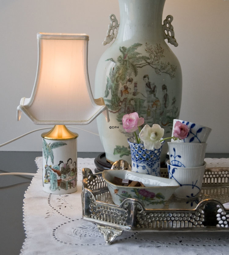 Kinesisk bordlampe med damer