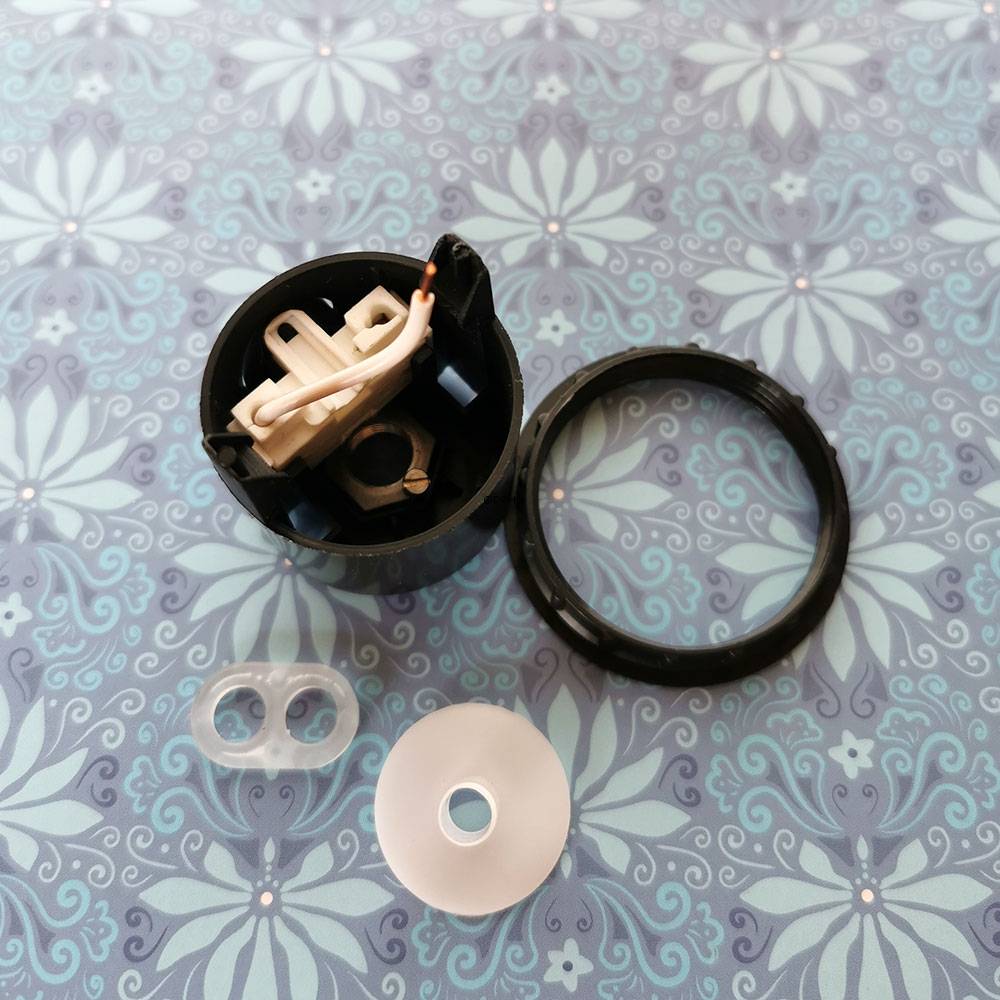 E27 fatning med omløbsringe (Ø40mm), med afbryder, sort