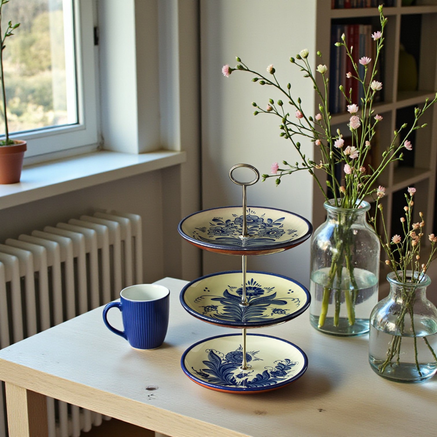 Komplet  kageopsats, bestående af Nittsjö platter platter, fittings, mv.