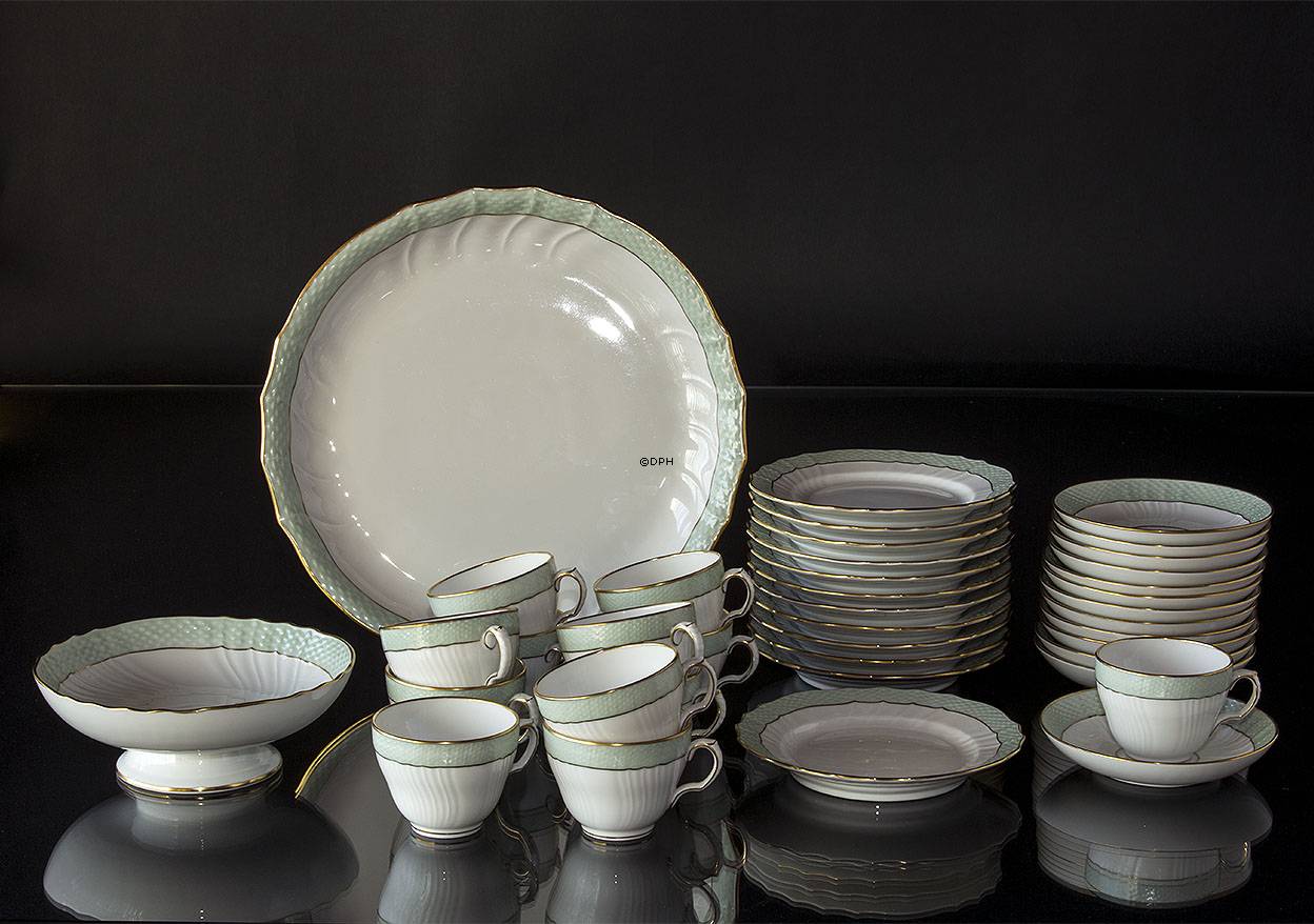 Royal Copenhagen kaffestel svejfet med grøn bort og guldkant 26 dele
