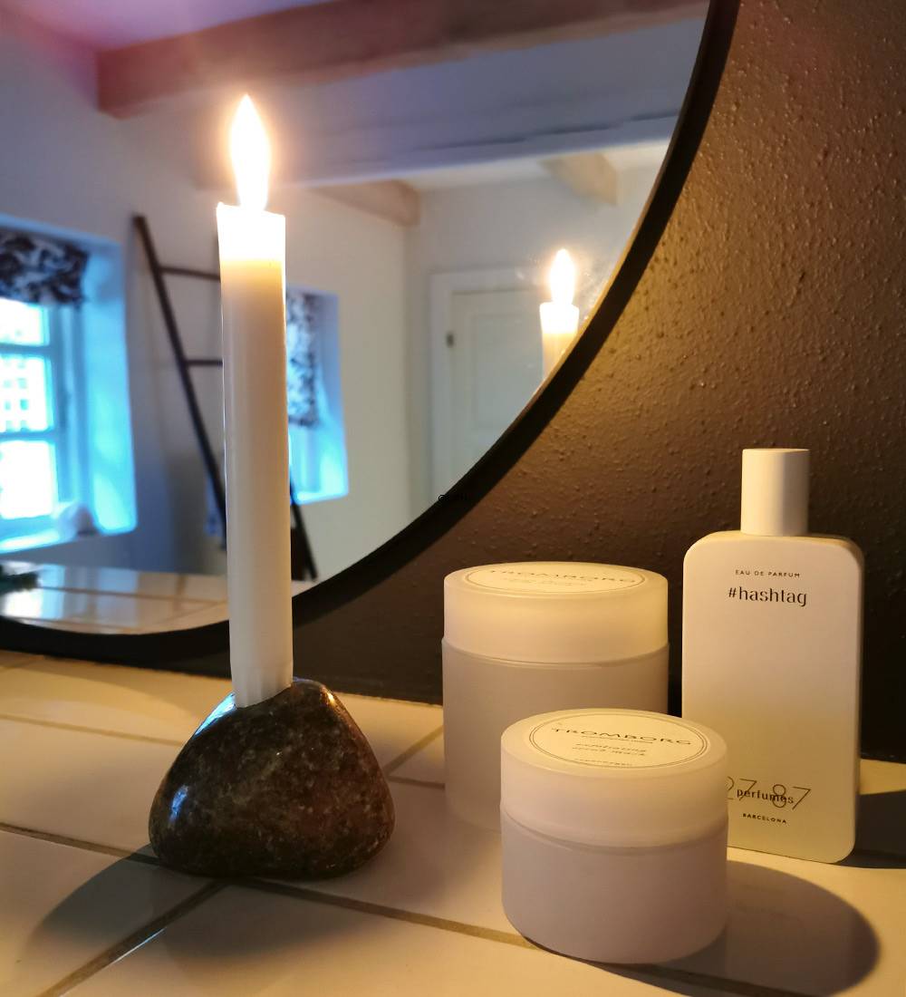 Lysestage lavet af Dansk Poleret natursten, alle er forskellige