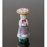 Frau mit Eiern 1947, Aluminia Kinderhilfefigur Nr. 2480