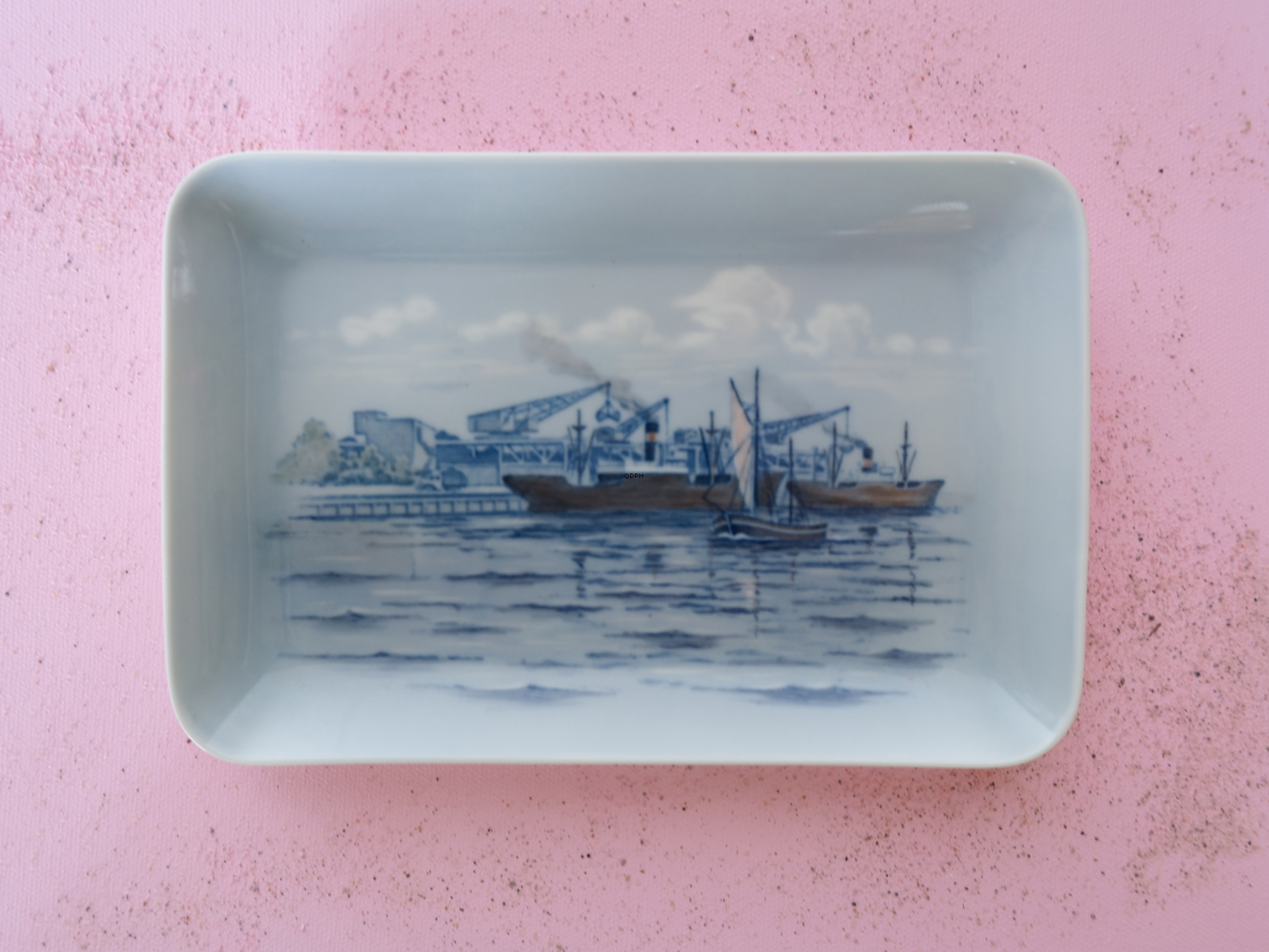 Bing & Grøndahl skål med havn og skib nr. 1301-456 A