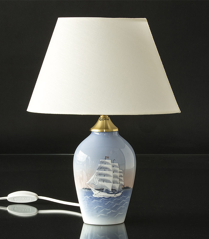 Bordlampe med Skoleskibet, Bing & Grøndahl nr. 1302-6239