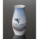 Vase i relief med Storkerede, Bing & Grøndahl nr. 1302-6250