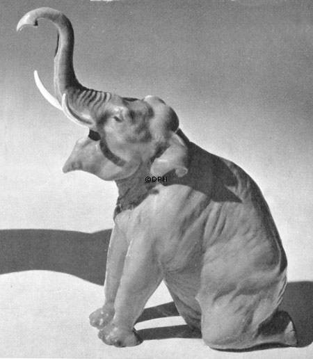Knælende elefant, Bing & Grøndahl figur nr. 1502