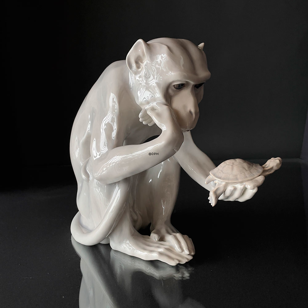 Abe med Skildpadde, Stor,  Filosoffen, Bing & Grøndahl figur nr. 1545