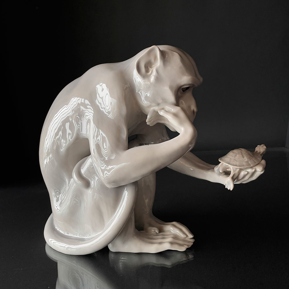 Abe med Skildpadde, Stor,  Filosoffen, Bing & Grøndahl figur nr. 1545