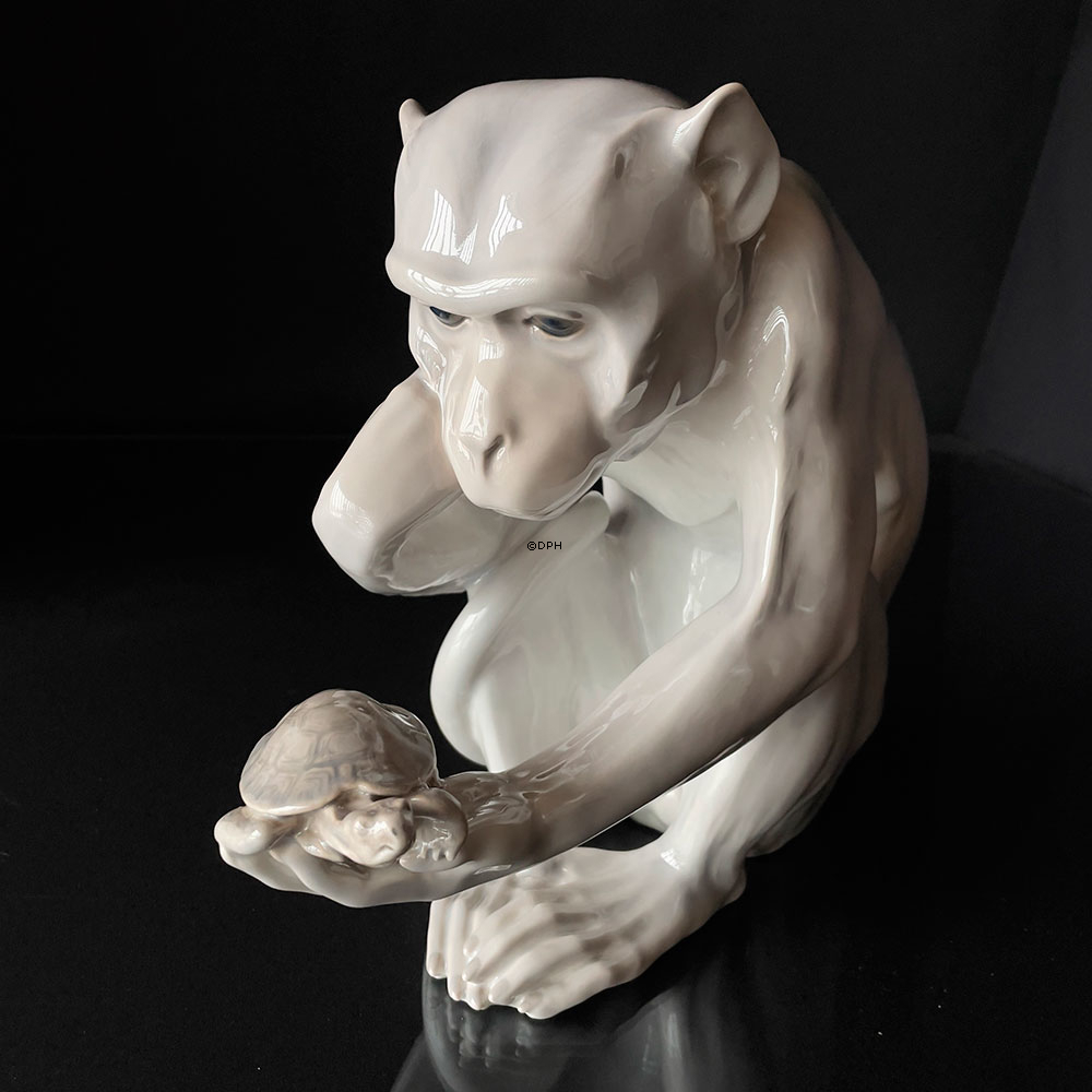 Abe med Skildpadde, Stor,  Filosoffen, Bing & Grøndahl figur nr. 1545