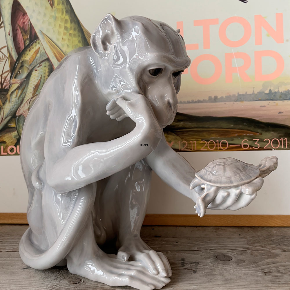 Abe med Skildpadde, Stor,  Filosoffen, Bing & Grøndahl figur nr. 1545