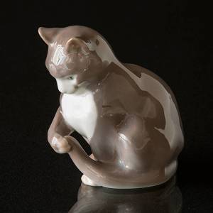 Siddende kat, Bing & Grøndahl figur nr. 1553 | Nr. B1553 | DPH Trading