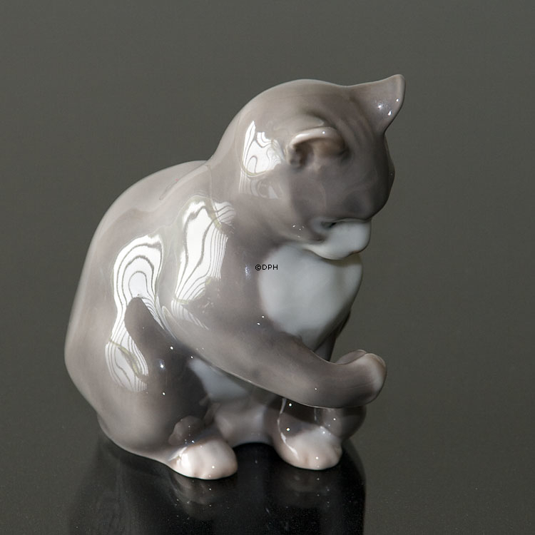 Siddende kat, Bing & Grøndahl figur nr. 1553