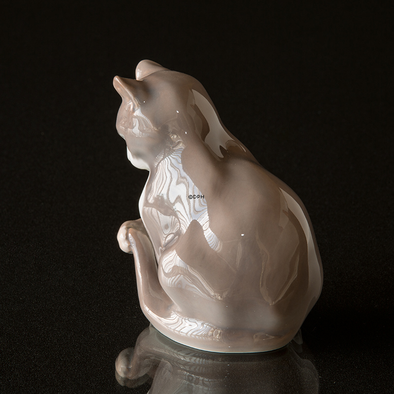 Siddende kat, Bing & Grøndahl figur nr. 1553