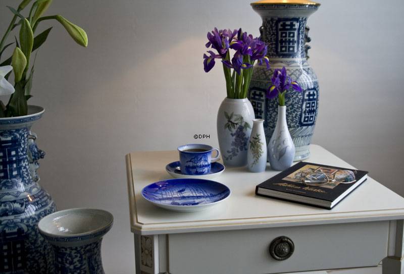 Vase med Liljekonval, Bing & Grøndahl nr. 157-5008