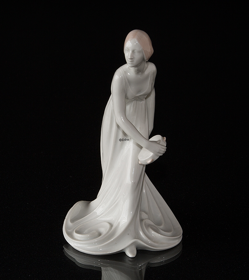 Pige med tamburin, Bing & Grøndahl med Dahl Jensen nr. 1578