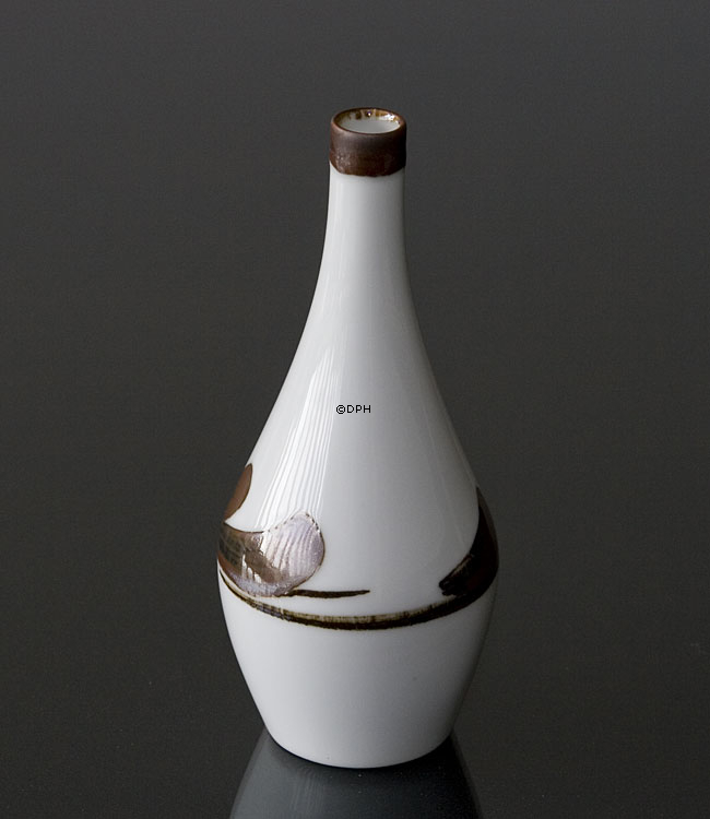 Vase med brun dekoration, Bing & Grondahl nr. 158-5008
