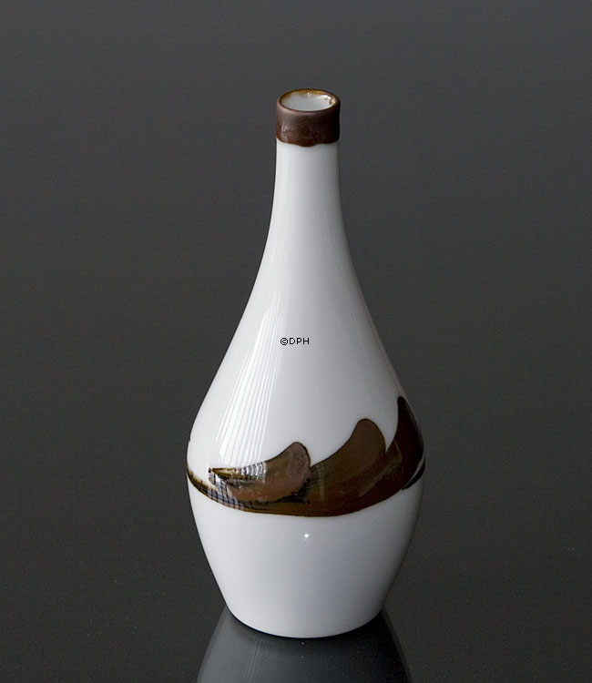 Vase med brun dekoration, Bing & Grondahl nr. 158-5008